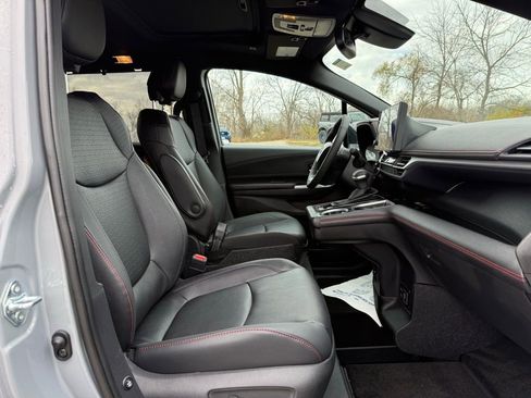 Used 2025 Toyota Sienna XSE image 22