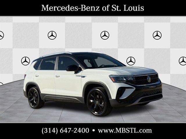 Used 2024 Volkswagen Taos SE w/ Panoramic Sunroof Package FWD image 1