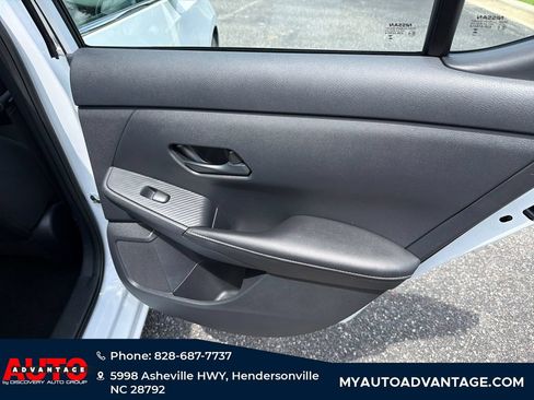 Used 2025 Nissan Sentra SV FWD image 32