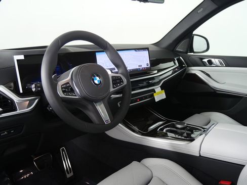 Used 2026 BMW X5 sDrive40i w/ M Sport Package image 13