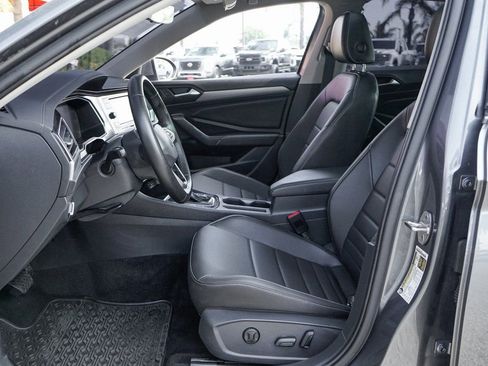 Used 2022 Volkswagen Jetta SE image 17