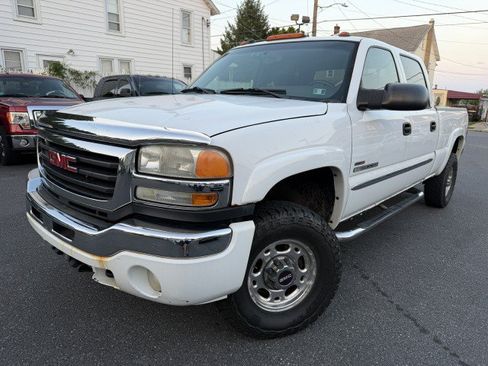 Used 2005 GMC Sierra 2500 SLE w/ Heavy-Duty Power Package AWD/4WD image 2