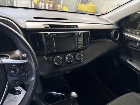 Used 2018 Toyota RAV4 LE image 12