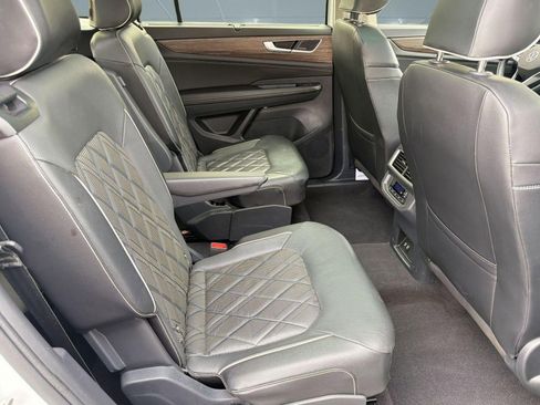 Used 2024 Volkswagen Atlas SEL Premium R-Line image 29