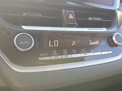 Used 2024 Toyota Corolla LE FWD image 18