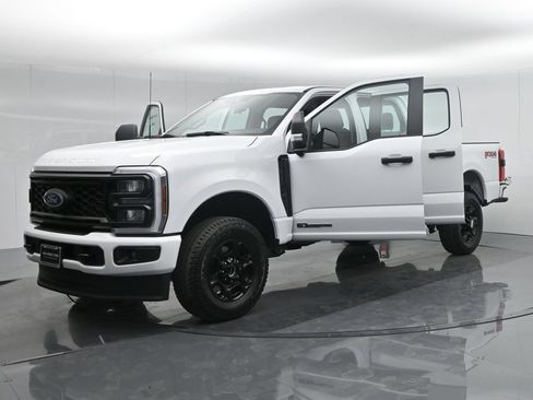 Used 2024 Ford F250 XL w/ STX Appearance Package AWD/4WD image 31