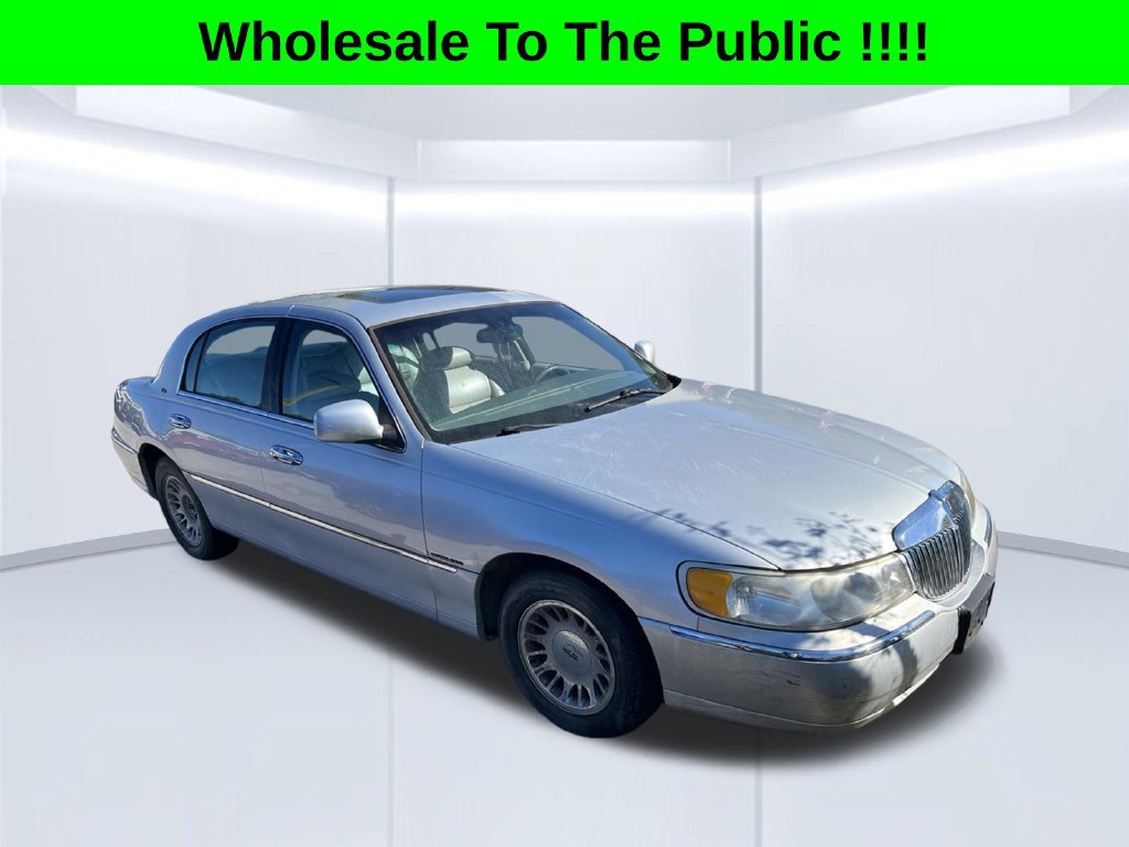 Used 1999 Lincoln Town Car Cartier RWD image 6