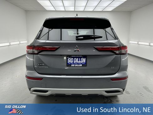 Used 2023 Mitsubishi Outlander SE image 17