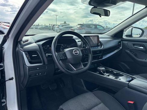 Used 2025 Nissan Rogue SV FWD image 35