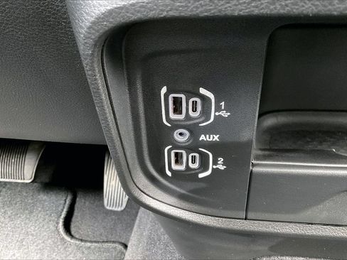 Used 2025 RAM 2500 Big Horn AWD/4WD image 17