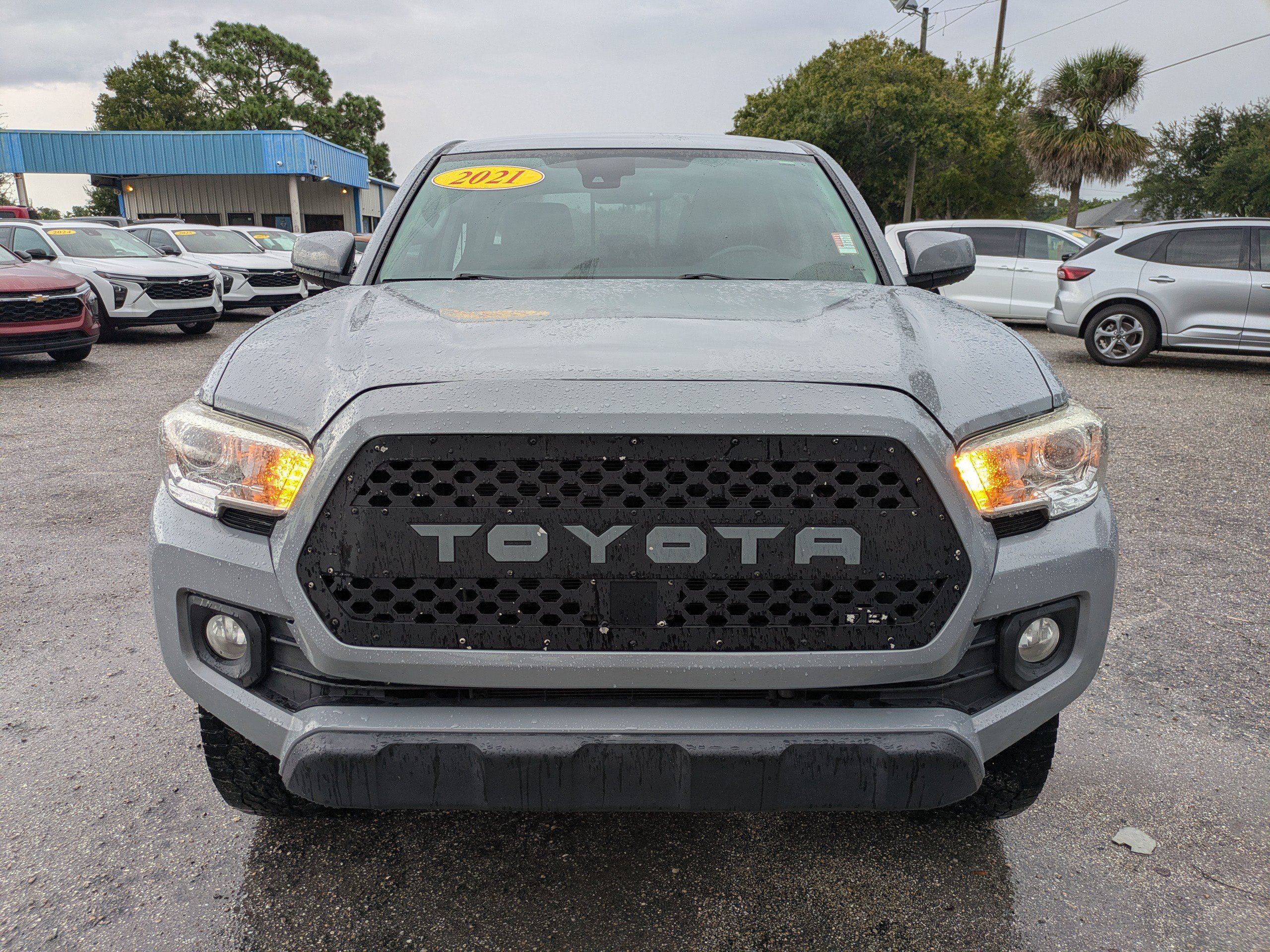 Used 2021 Toyota Tacoma SR5 AWD/4WD image 9
