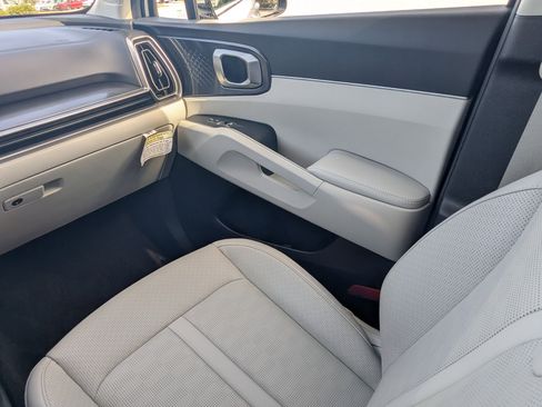 Certified 2025 Kia Sorento S w/ Panoramic Sunroof Package image 27