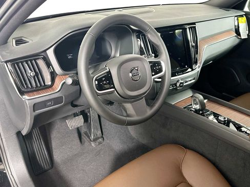 Certified 2025 Volvo V60 B5 Cross Country Plus w/ Protection Package Premier image 9