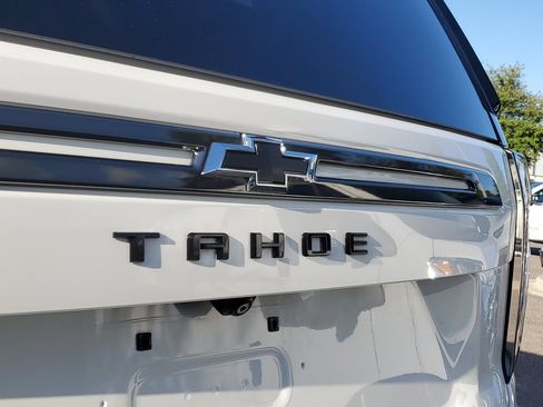 Used 2022 Chevrolet Tahoe Z71 w/ Luxury Package AWD/4WD image 6