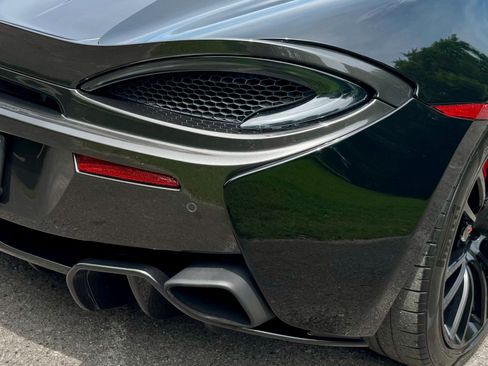 Used 2017 McLaren 570S Coupe RWD image 32