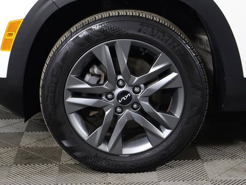 Used 2023 Kia Seltos LX image 19