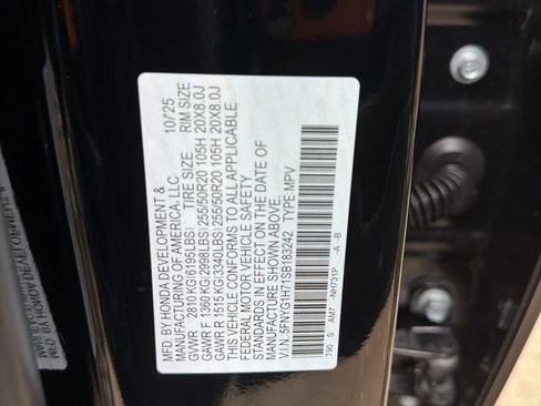 Used 2025 Honda Pilot Touring image 9