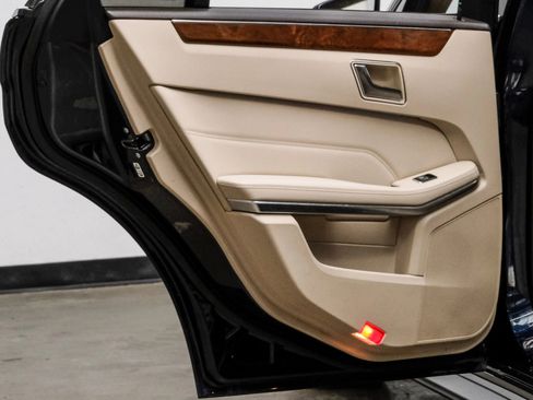 Used 2014 Mercedes-Benz E 350 4MATIC Sedan image 44