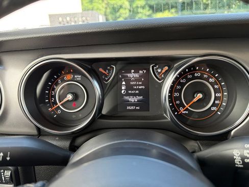 Used 2022 Jeep Wrangler Unlimited Sport AWD/4WD image 54