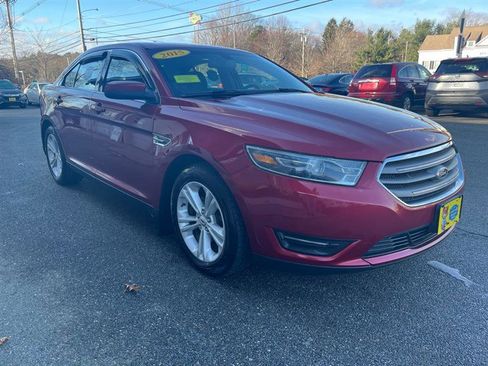 Used 2015 Ford Taurus SEL image 4