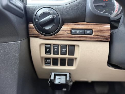 Used 2019 Nissan Titan SL image 14