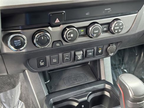 Used 2020 Toyota Tacoma TRD Off-Road image 21