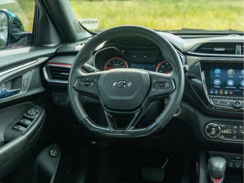 Used 2021 Chevrolet TrailBlazer RS w/ Sun and Liftgate Package FWD image 22