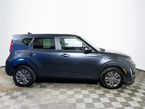 Used 2023 Kia Soul LX image 9