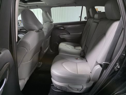 Used 2021 Toyota Highlander Limited AWD/4WD image 10