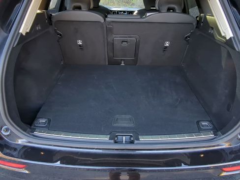 Used 2025 Volvo XC60 B5 Plus image 16