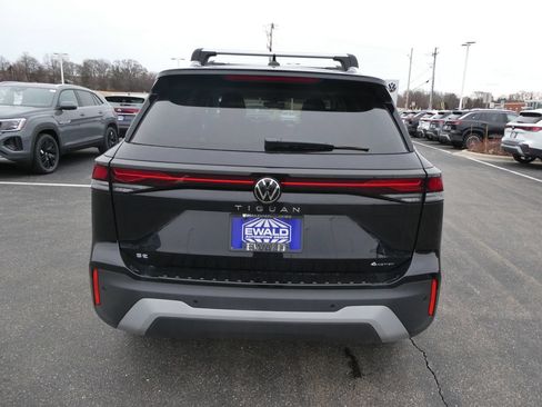 New 2026 Volkswagen Tiguan SE AWD/4WD image 17
