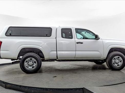 Used 2019 Toyota Tacoma SR image 9