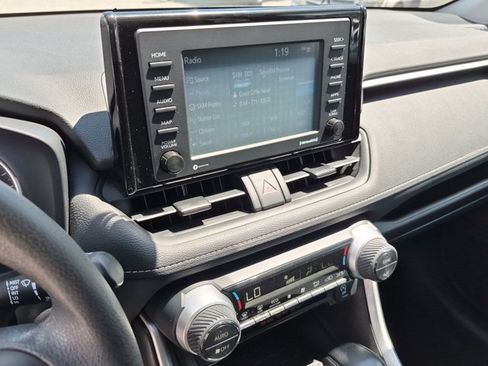 Used 2021 Toyota RAV4 XLE w/ Convenience Package FWD image 14