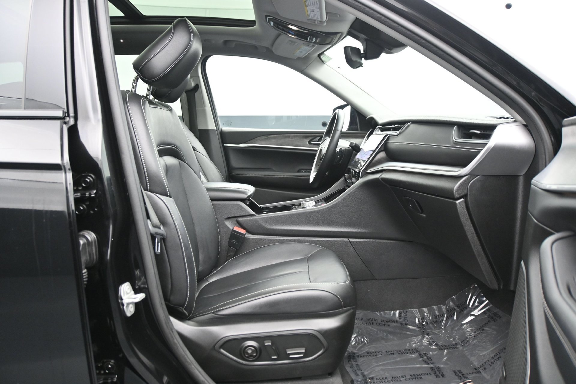 Used 2022 Jeep Grand Cherokee Limited AWD/4WD image 13