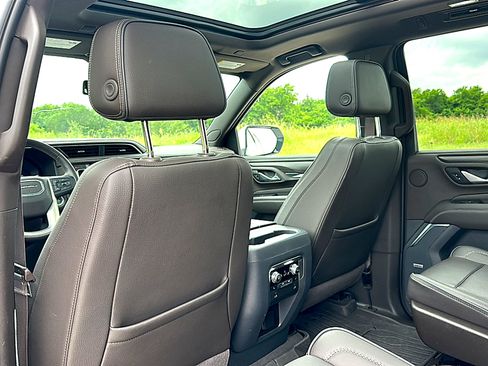 Used 2022 GMC Yukon Denali AWD/4WD image 18