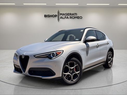 Used 2023 Alfa Romeo Stelvio Sprint RWD image 4