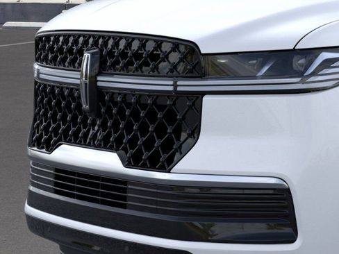 New 2026 Lincoln Navigator L Reserve AWD/4WD image 17