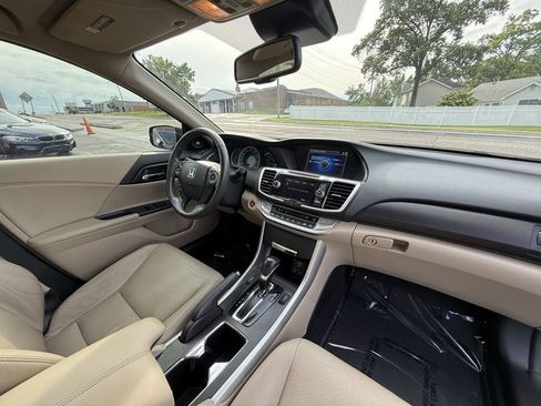 Used 2015 Honda Accord EX-L image 11