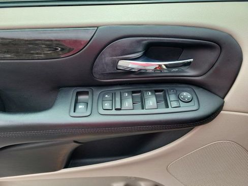 Used 2012 Dodge Grand Caravan SXT FWD image 6