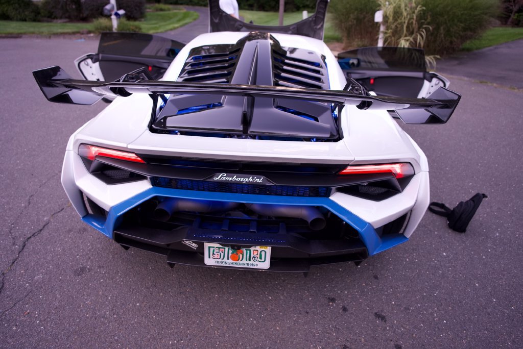 Used 2022 Lamborghini Huracan STO RWD image 45