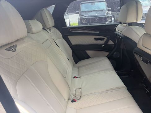 Used 2018 Bentley Bentayga AWD/4WD image 13