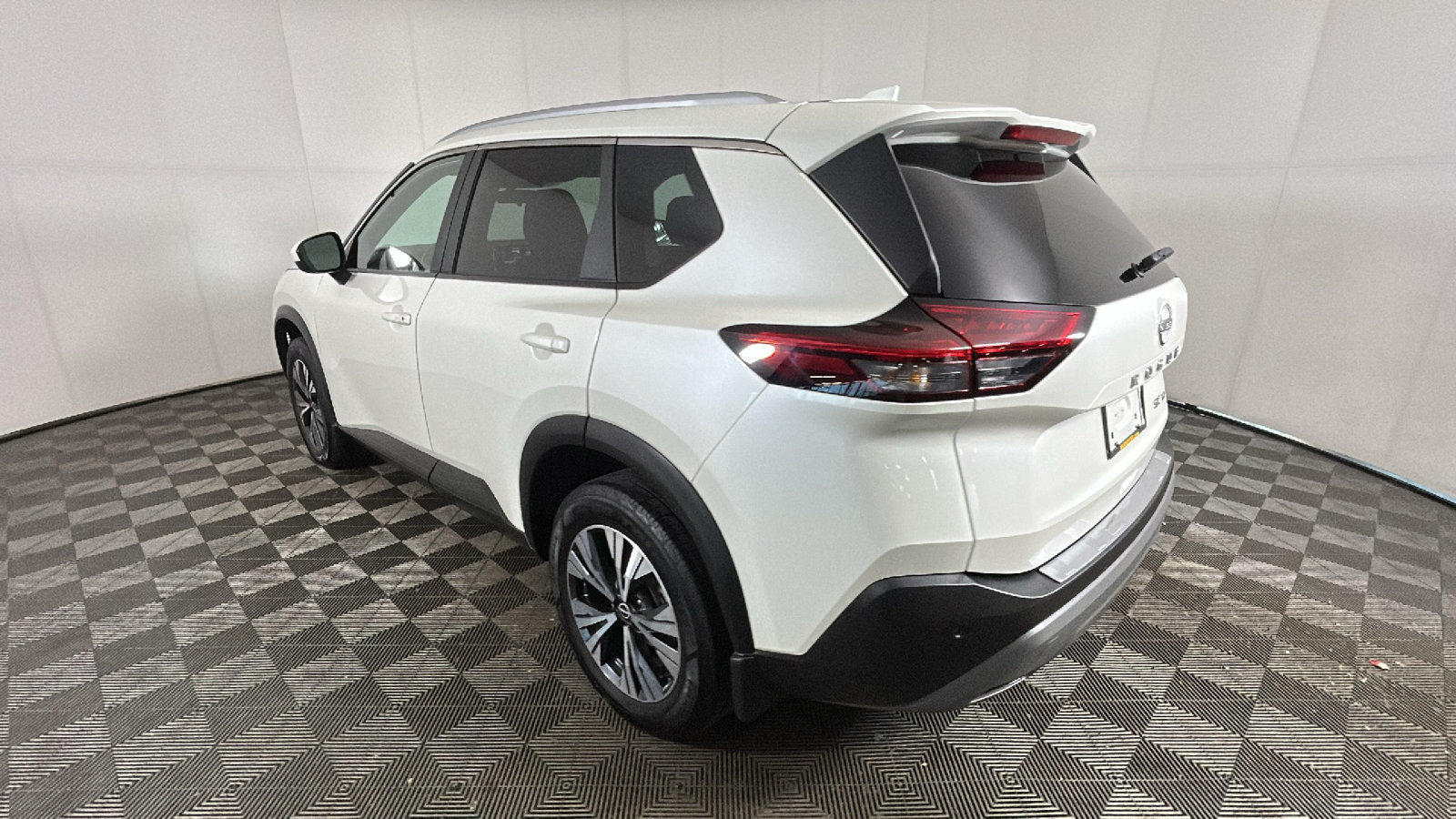 Used 2023 Nissan Rogue SV w/ SV Premium B Package AWD/4WD image 5
