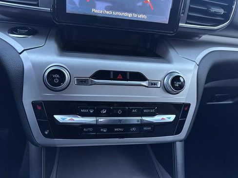 Used 2022 Ford Explorer XLT w/ Equipment Group 202A image 17