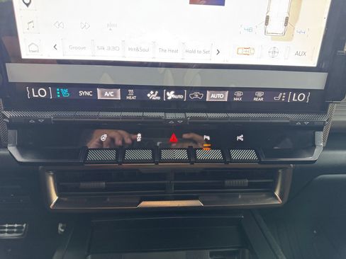 Certified 2025 GMC Hummer EV 3X w/ LPO, Sport Package AWD/4WD image 20