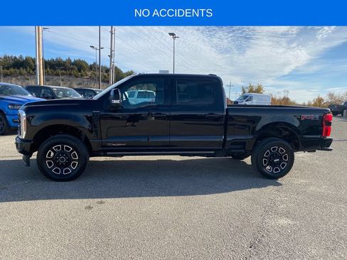 Used 2025 Ford F250 Platinum w/ FX4 Off-Road Package AWD/4WD image 3