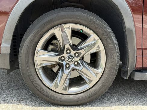 Used 2019 Toyota Highlander Limited Platinum FWD image 9