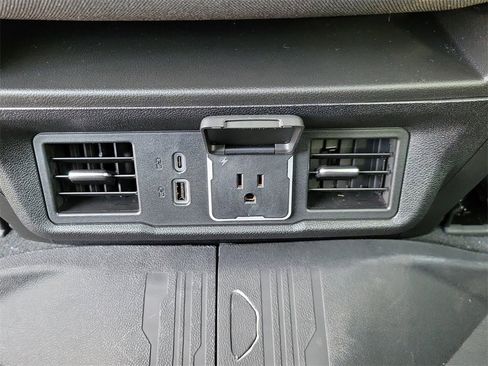 New 2025 GMC Sierra 1500 SLE image 16