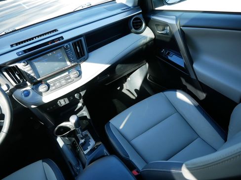 Used 2018 Toyota RAV4 Limited image 18