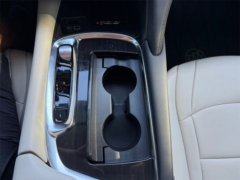 Used 2023 Buick Enclave Essence image 27