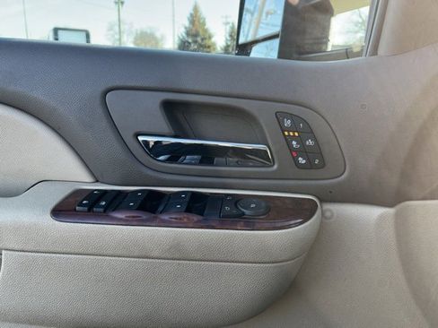 Used 2014 Chevrolet Silverado 2500 LTZ w/ LTZ Plus Package image 10